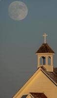 iglesia de la pradera de luna llena foto