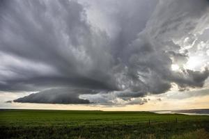 pradera nubes de tormenta foto