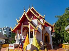 chiang mai tailandia 12 de enero de 2020 templo de wat suan dok en el año 2450 princesa dara rasam: graciosamente complacida de recolectar los huesos del gobernante de chiang mai y sus familiares reunidos en este lugar.