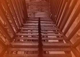 foto antigua de escaleras de emergencia