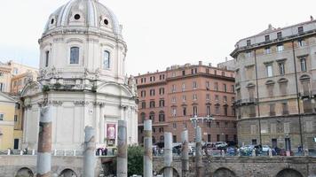 Foro dell'impero romano colonne imponenti tempio di apollo, roma, italia video