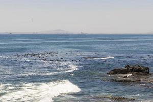 Robben Island vista desde Sea Point Cape Town, Sudáfrica. foto