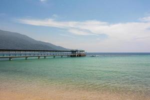 embarcadero cerca del viallage de tekkek. isla de tioman, malasia. foto