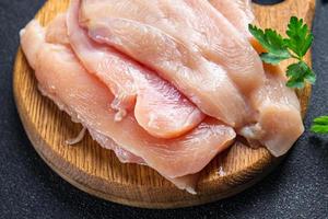 rebanadas de pechuga de pollo carne fresca aves de corral fondo de alimentos foto