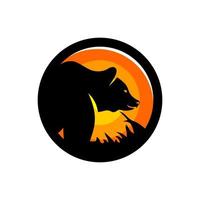 logotipo del círculo del oso en la hierba vector