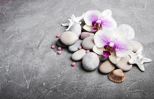 concepto de spa con flores de orquídeas foto