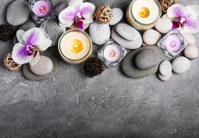 concepto de spa con flores de orquídeas foto