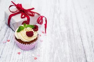Cupcakes with fresh berries and gift box photo