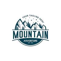 logo aventura montaña vector