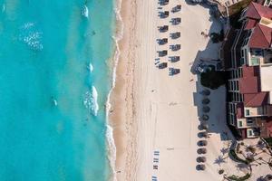 vista aérea de la playa punta norte, cancún, méxico. foto