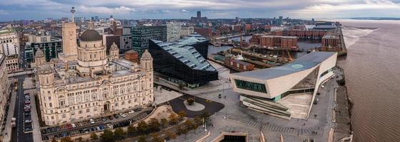 vista aérea del horizonte de liverpool en reino unido foto