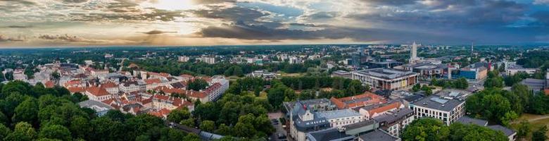 paisaje urbano de la ciudad de tartu en estonia. foto