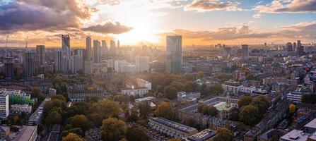 panorama aéreo del distrito financiero de la ciudad de Londres foto