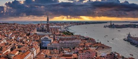 vista aérea de la icónica plaza san marco foto