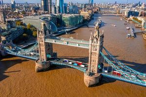 vista panorámica aérea del paisaje urbano del puente de la torre de Londres foto