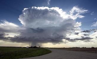 pradera nubes de tormenta canadá foto