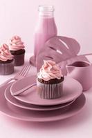 arreglo con cupcakes de elementos rosas foto