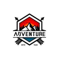 logo aventura, montaña vector