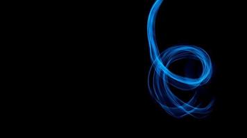 líneas azules curvas abstractas brillantes - timelapse de video 4k pintado con luz