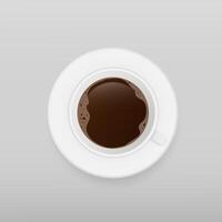 taza realista con vector de café. taza blanca en una vista superior del platillo. espresso aislado en un fondo blanco.