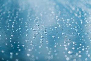 gotas de agua sobre un polietileno transparente después de una lluvia como imagen de fondo