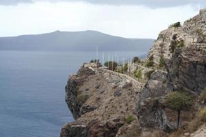 amplio paisaje con vistas a la isla de santorini, grecia foto