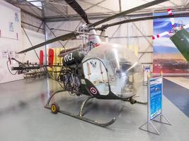 museo de la fuerza aérea tailandesa real bangkokthailand18 de agosto de 2018 dentro del museo que construye las exhibiciones de helicópteros. el 18 de agosto de 2018 en Tailandia. foto