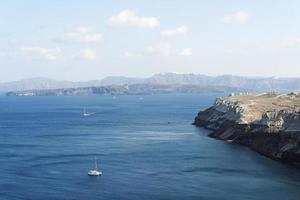 amplio paisaje con vistas a la isla de santorini, grecia