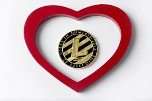 litecoin. criptomoneda digital aislada sobre fondo blanco. foto