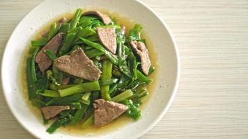 Stir-fried onion flower stem with pork liver - Asian food style video