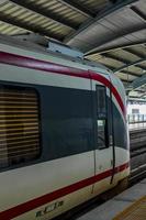 tren metro makkasan estación aeropuerto enlace ferroviario bangkok tailandia. foto