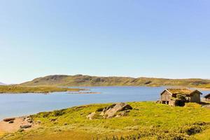 lago vavatn y montañas en verano en hemsedal, buskerud, noruega. foto