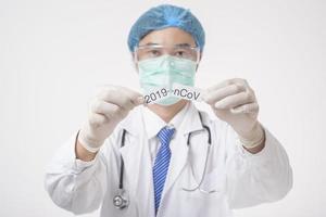 el médico tiene espacio para copiar la tarjeta 2019-ncov foto