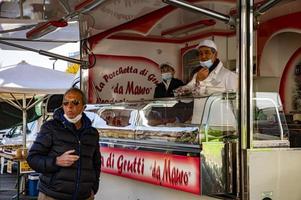 furgoneta porchetta en el mercado de terni foto