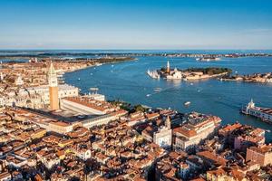 vista aérea de la icónica plaza san marco foto