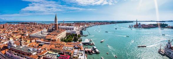 vista aérea de la icónica plaza san marco foto