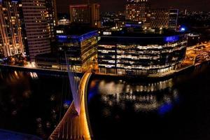 vista aérea del distrito de la ciudad de los medios en manchester, reino unido. foto