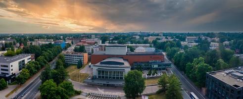 paisaje urbano de la ciudad de tartu en estonia. foto