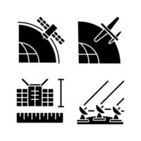 iconos de glifo negro de tecnologías satelitales establecidos en espacios en blanco. sistema satelital terrestre. desarrollo de geoestacionarios, drones, nanosatélites. símbolos de silueta. ilustración vectorial aislada vector