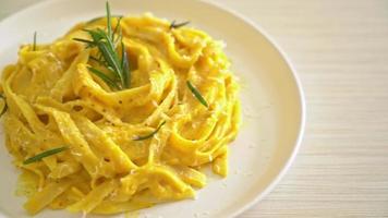 fettuccine spaghetti pasta with butternut pumpkin creamy sauce video