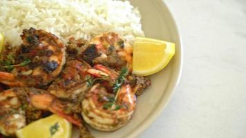 jerk shrimps or grilled shrimps in Jamaica style with lemon and rice video