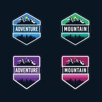 logotipo de la insignia de aventura vector