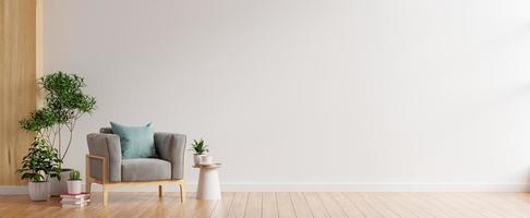 maqueta de la pared de la sala interior de la sala de estar en tonos cálidos, sillón gris sobre suelo de madera. foto