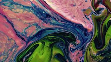 tinta colorida del caos esparcida en movimiento de turbulencia líquida video