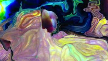 inchiostro colorato del caos si è diffuso in un movimento di turbolenza liquida liquid video