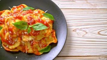 Ravioli with tomato sauce and basil video