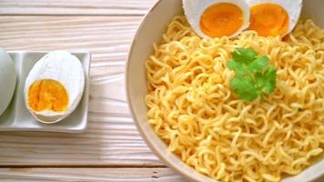 instant noodles bowl with salt egg video