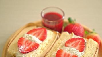 pancake sandwich strawberry with fresh cream in Korean style video