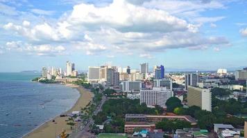 pattaya chonburi tailândia - 8 de novembro de 2021 - bela paisagem e o horizonte da cidade de pattaya é um destino popular na tailândia. video