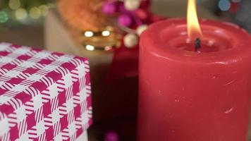 Ehering-Geschenkbox und Kerzenlicht video